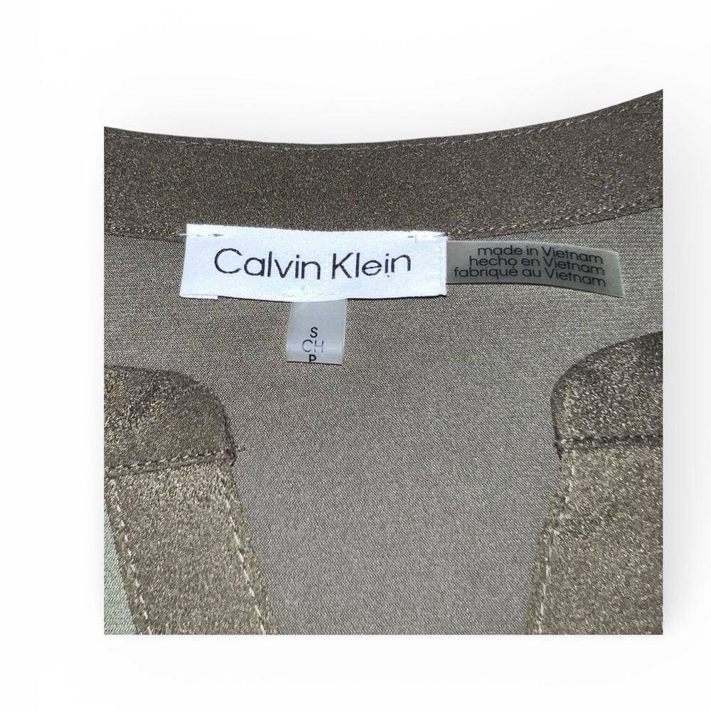 Calvin Klein Olive Short sleeve Button-Down Shirt w/Cinched Waist - Picture 3 of 6